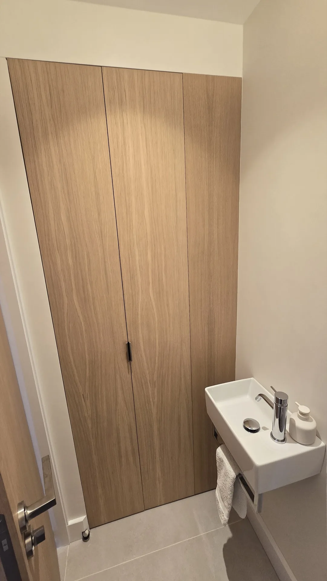 Bespoke oak walk-in wardrobes — luxury residential joinery project by Martinelli Group